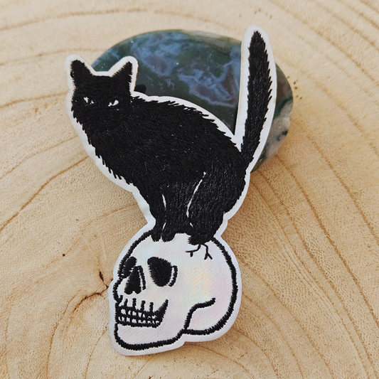 Strijk embleem  -  Iron on Patch - Zwarte kat op schedel