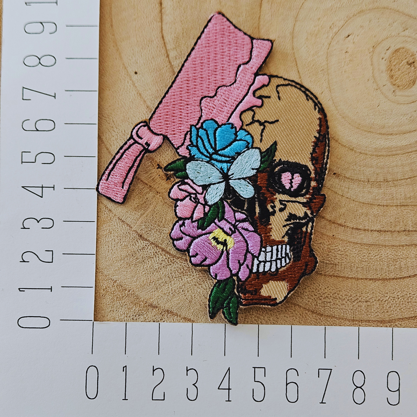 Strijk embleem  -  Iron on Patch - Schedel met bloemen