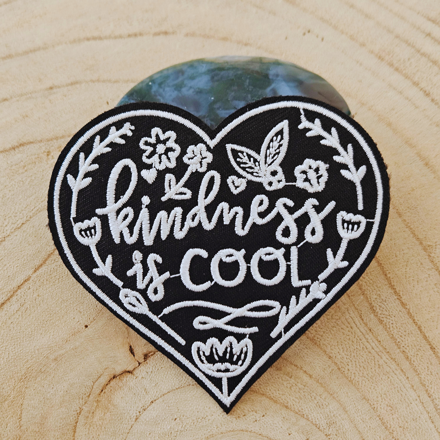 Strijk embleem  -  Iron on Patch - Kindness is cool
