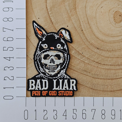 Strijk embleem  -  Iron on Patch - Schedel bad liar