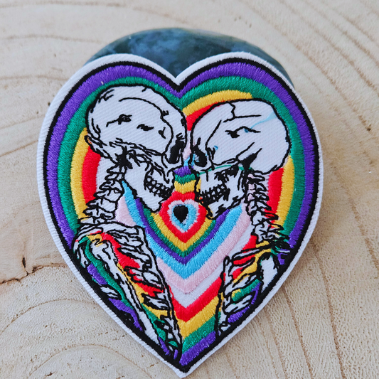 Strijk embleem  -  Iron on Patch -  Regenboog hart met skeletten