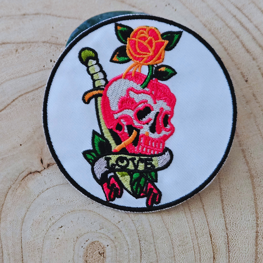 Strijk embleem  -  Iron on Patch -  Schedel met roos roze