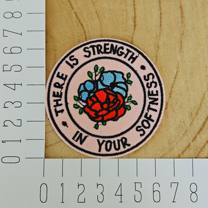 Strijk embleem  -  Iron on Patch -  Roos there is strength in your softness