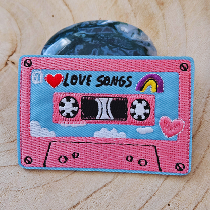 Strijk embleem  -  Iron on Patch -  Cassette bandje love songs