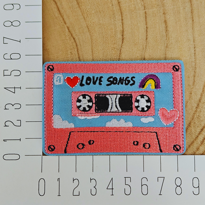 Strijk embleem  -  Iron on Patch -  Cassette bandje love songs