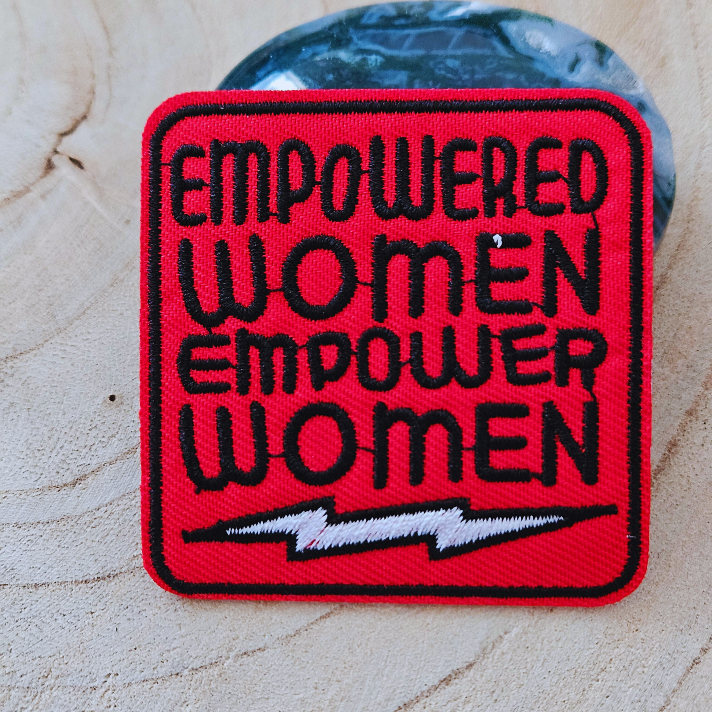 Strijk embleem  -  Iron on Patch - Empowered woman