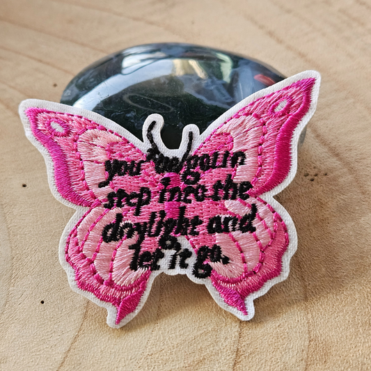 Strijk embleem  -  Iron on Patch - Roze vlinder step into the daylight