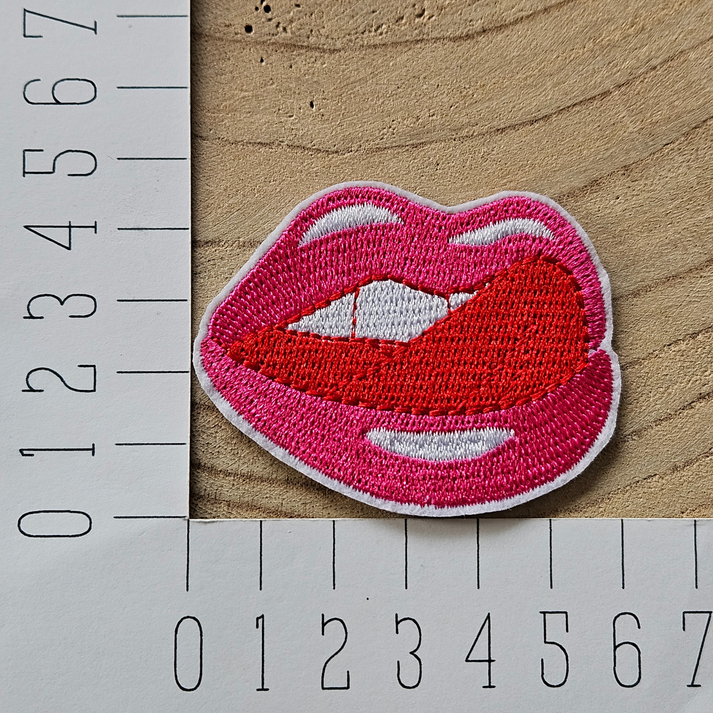 Strijk embleem  -  Iron on Patch - Mond