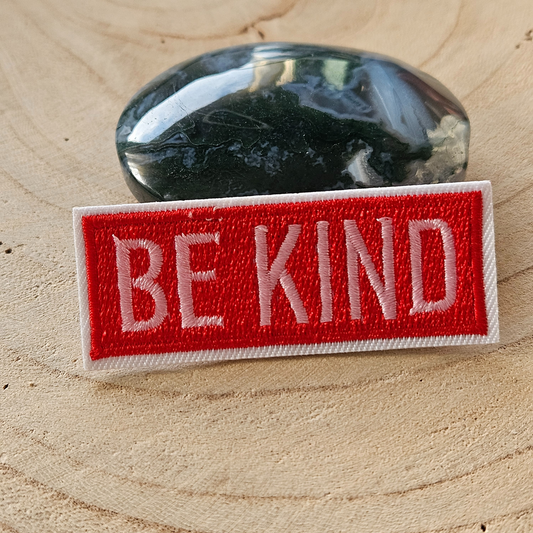Strijk embleem  -  Iron on Patch - Roze rood be kind