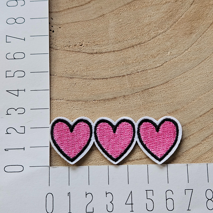Strijk embleem  -  Iron on Patch - Roze 3 hartjes