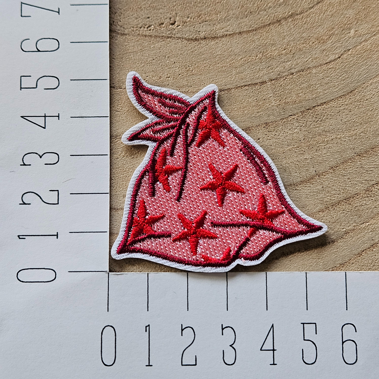 Strijk embleem  -  Iron on Patch - Roze knapzak
