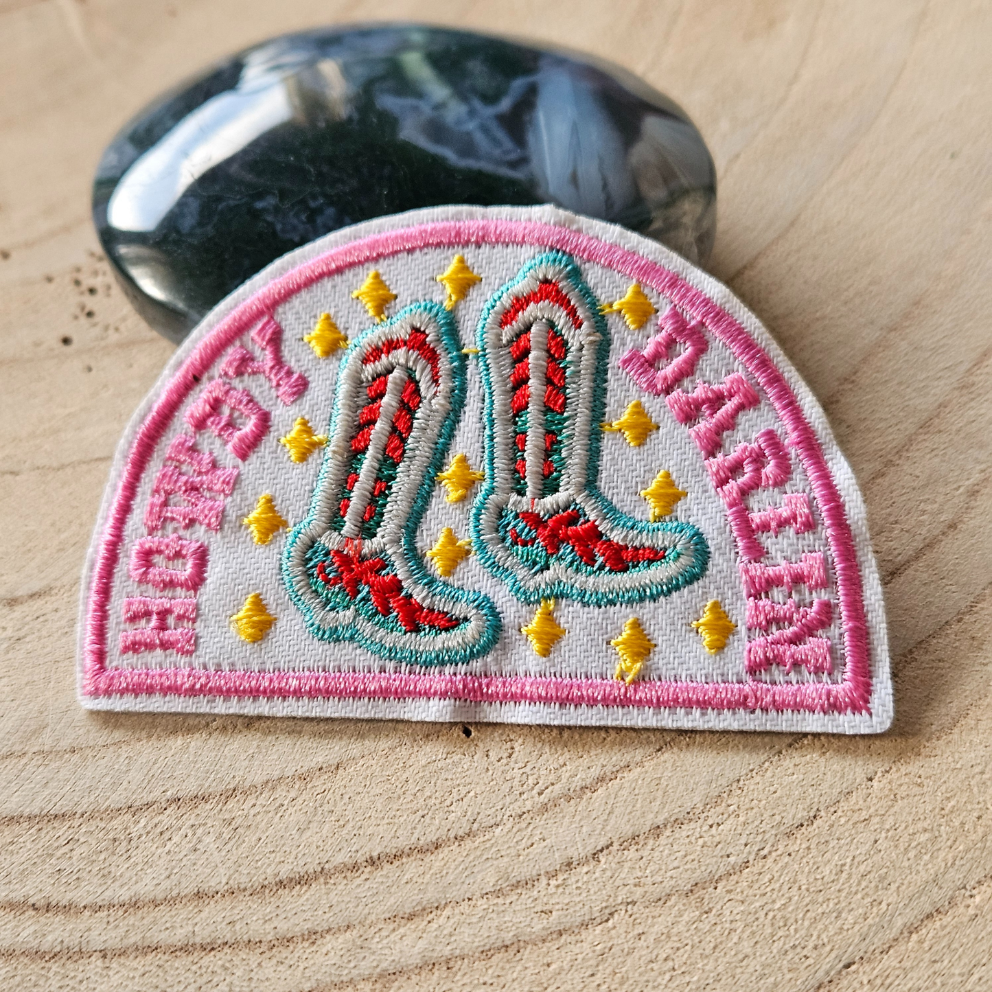 Strijk embleem  -  Iron on Patch - Roze howdy darlin met laarzen