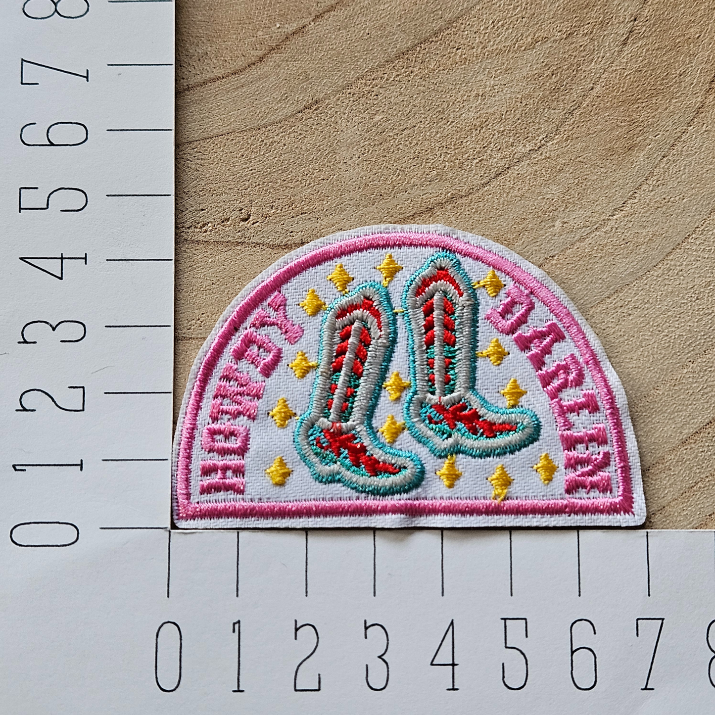 Strijk embleem  -  Iron on Patch - Roze howdy darlin met laarzen