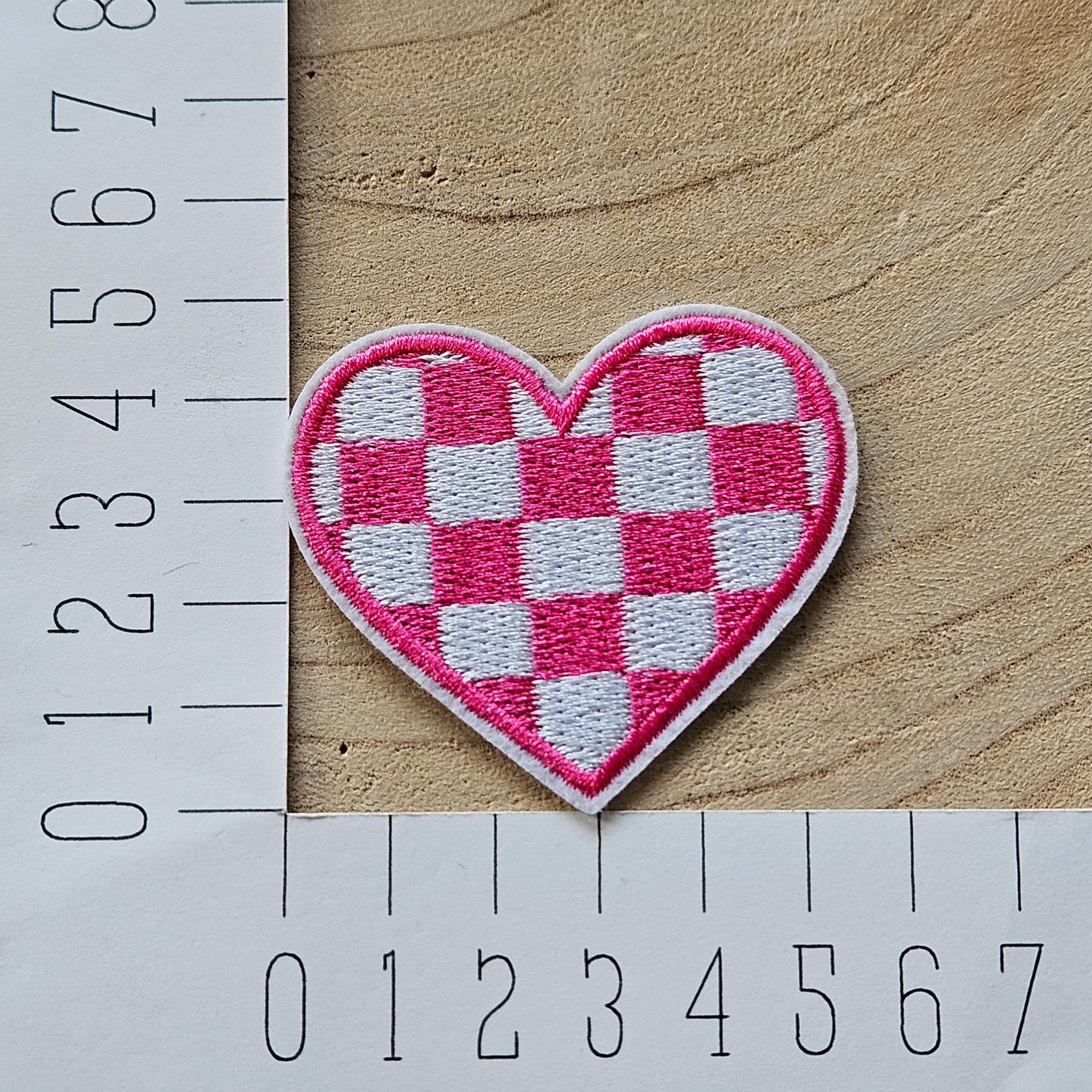 Strijk embleem  -  Iron on Patch - Roze schaak hart