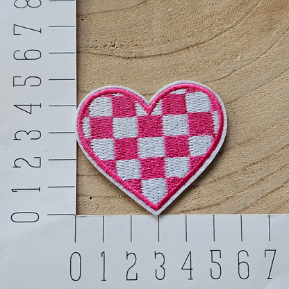 Strijk embleem  -  Iron on Patch - Roze schaak hart
