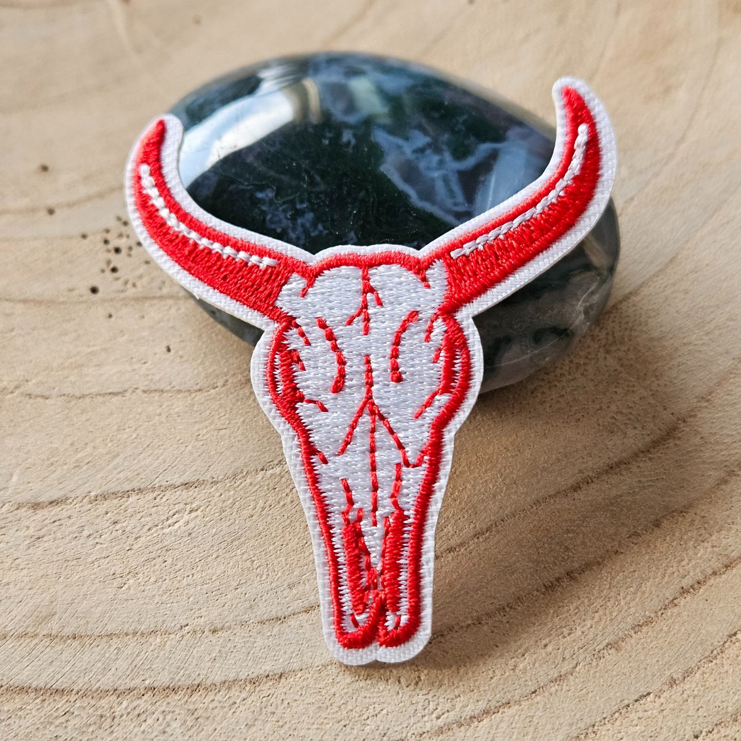 Strijk embleem  -  Iron on Patch - Rood runderschedel