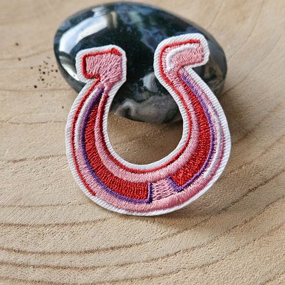 Strijk embleem  -  Iron on Patch - Roze hoefijzer
