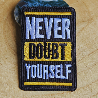 Strijk embleem  -  Iron on Patch - Never doubt yourself