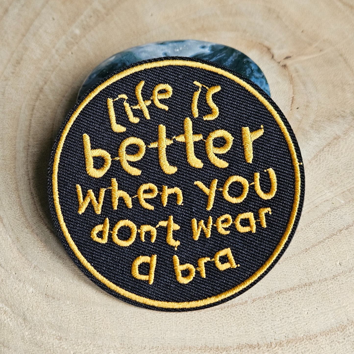 Strijk embleem  -  Iron on Patch - Life is better when you don't wear a bra