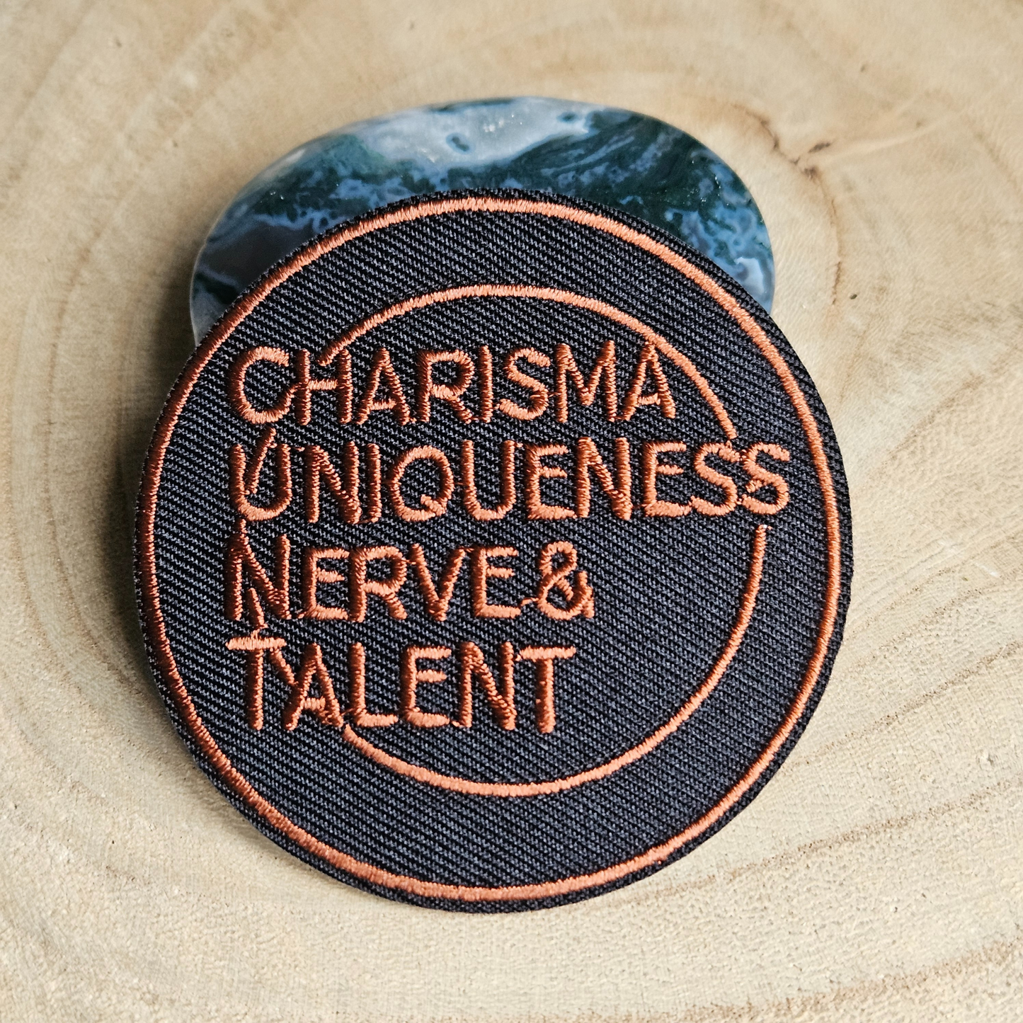 Strijk embleem  -  Iron on Patch - Charisma, uniqueness nerve & talent