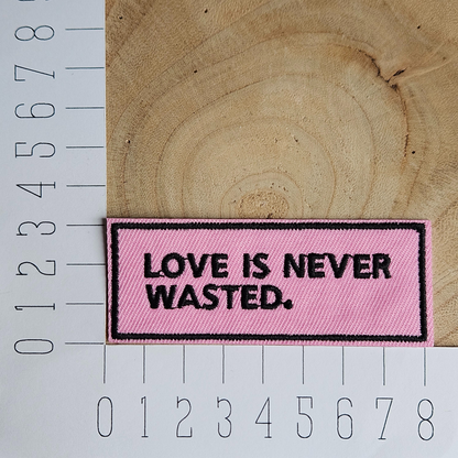 Strijk embleem  -  Iron on Patch - Love is never wasted