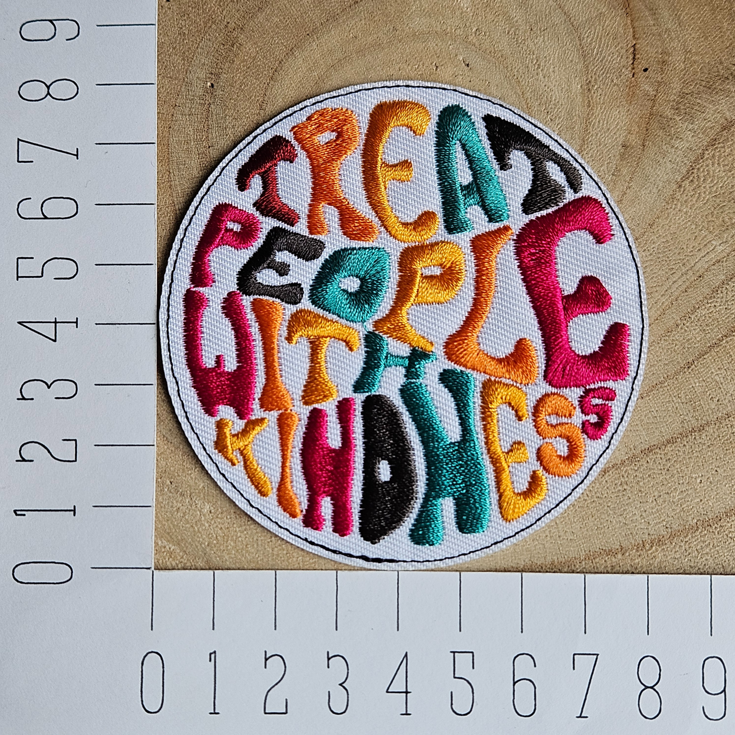 Strijk embleem  -  Iron on Patch -  Treat people with kindness regenboog