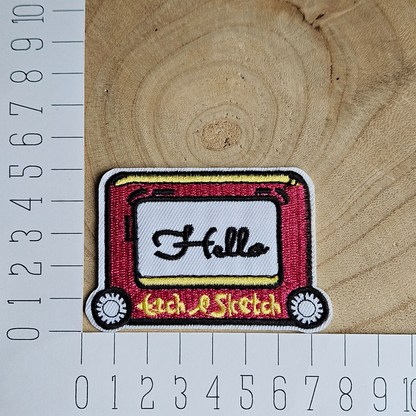 Strijk embleem  -  Iron on Patch - Casette speler - Hello