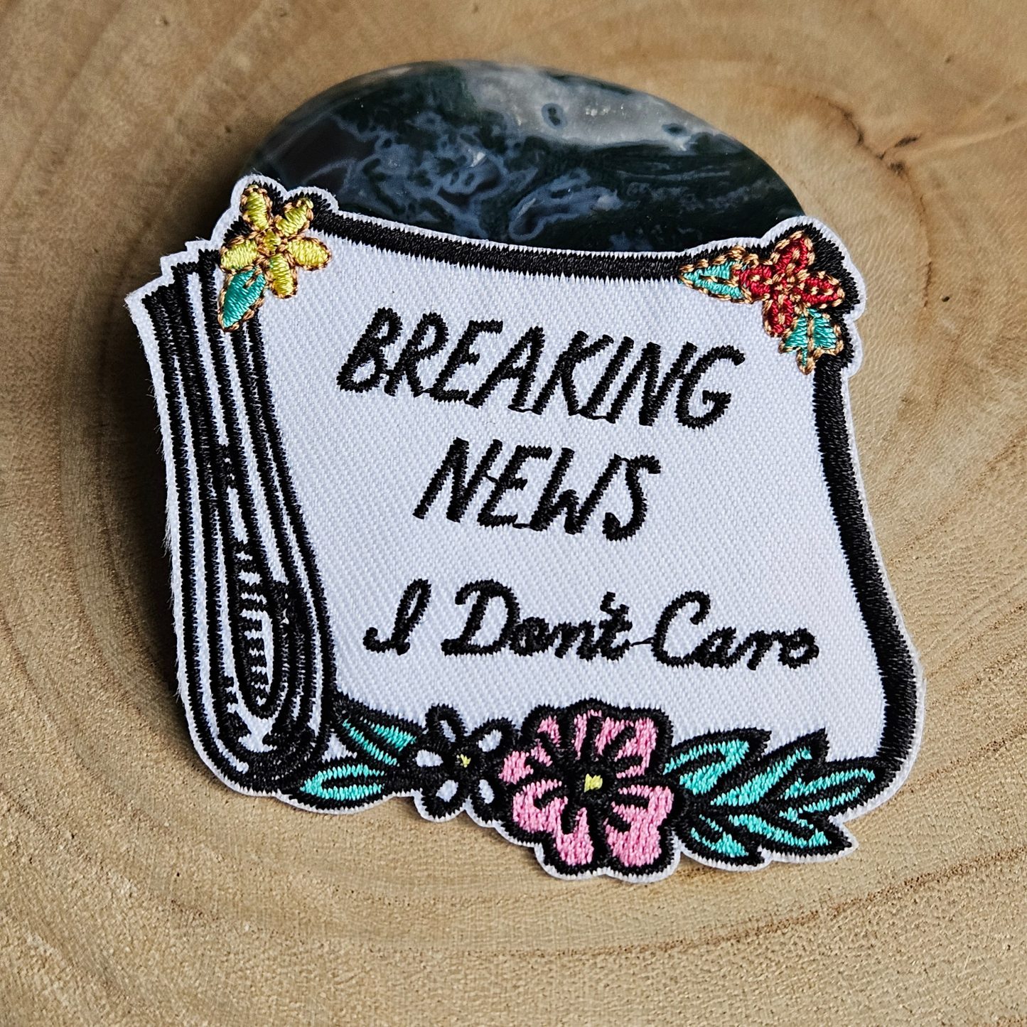 Strijk embleem  -  Iron on Patch - Krant - Breaking news - I don't care