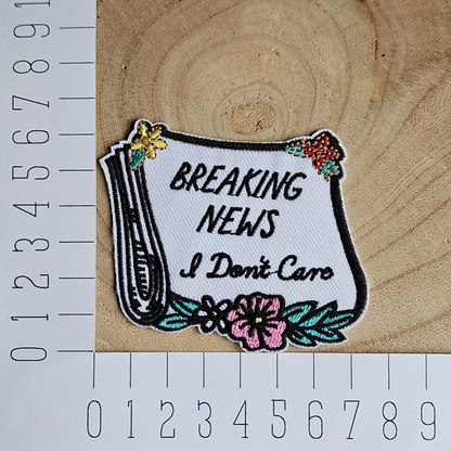 Strijk embleem  -  Iron on Patch - Krant - Breaking news - I don't care