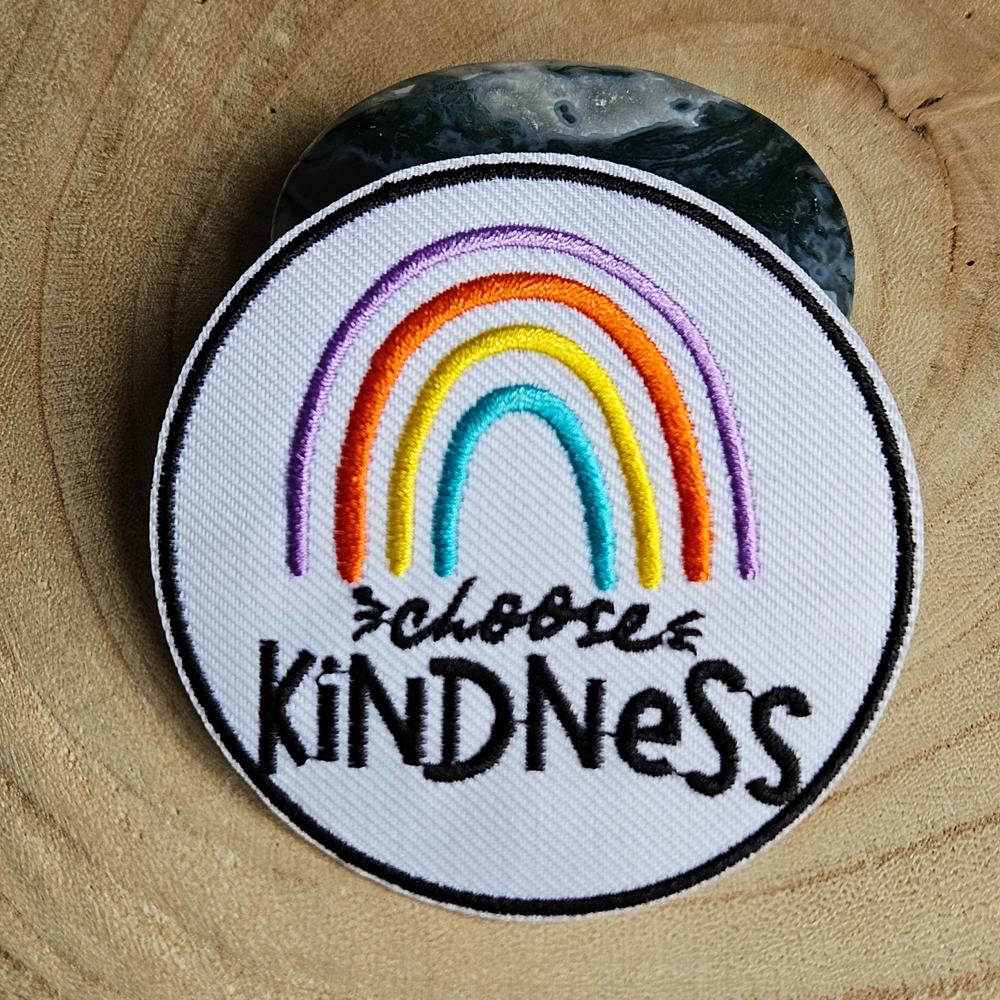 Strijk embleem  -  Iron on Patch -  Choose kindness - Regenboog