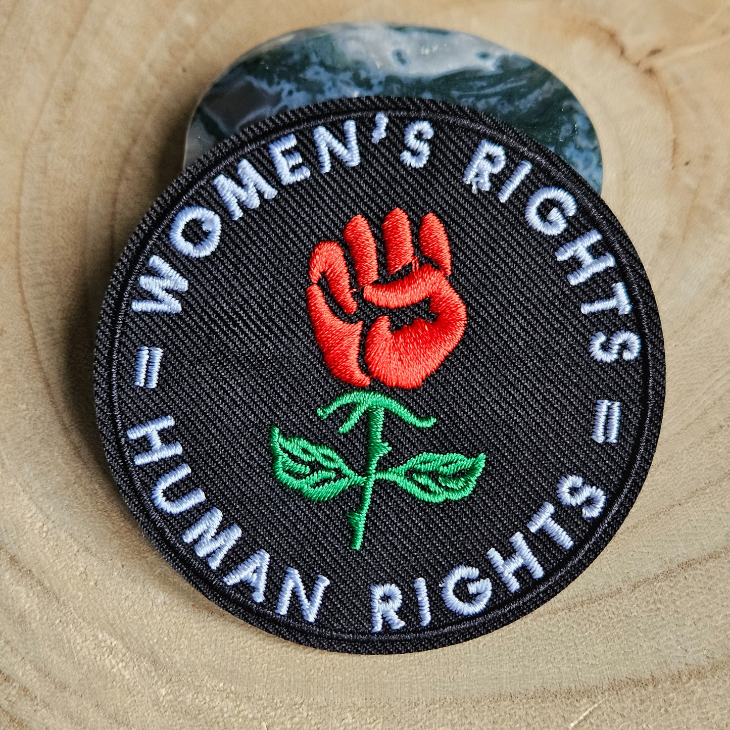 Strijk embleem  -  Iron on Patch - Vuist - Women's rights = Human rights