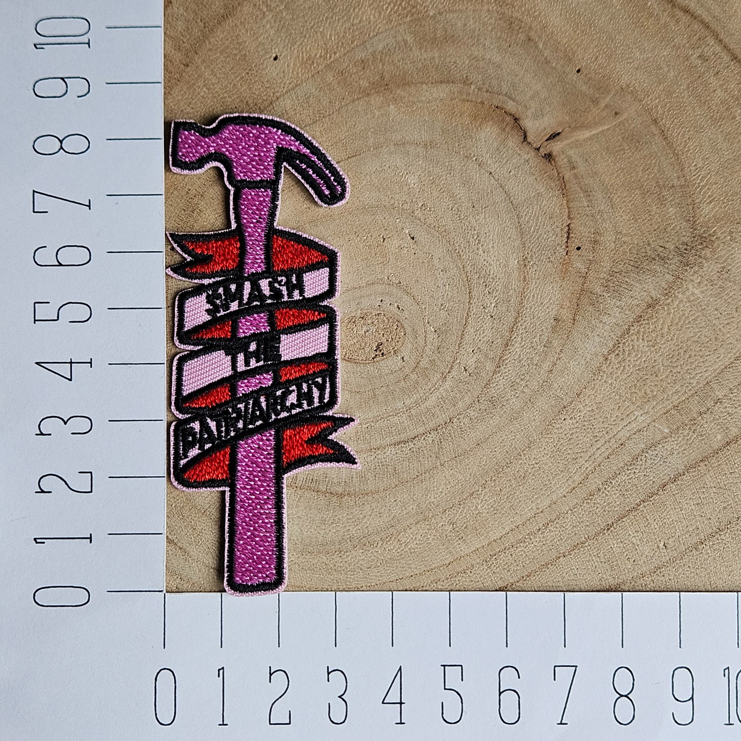 Strijk embleem  -  Iron on Patch - Hamer - Smash the patriarchy