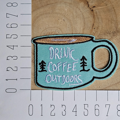 Strijk embleem  -  Iron on Patch - Mok - Drink coffee outdoors