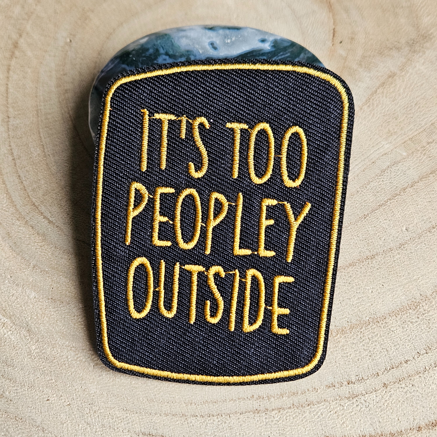 Strijk embleem  -  Iron on Patch - It's too peopley outside