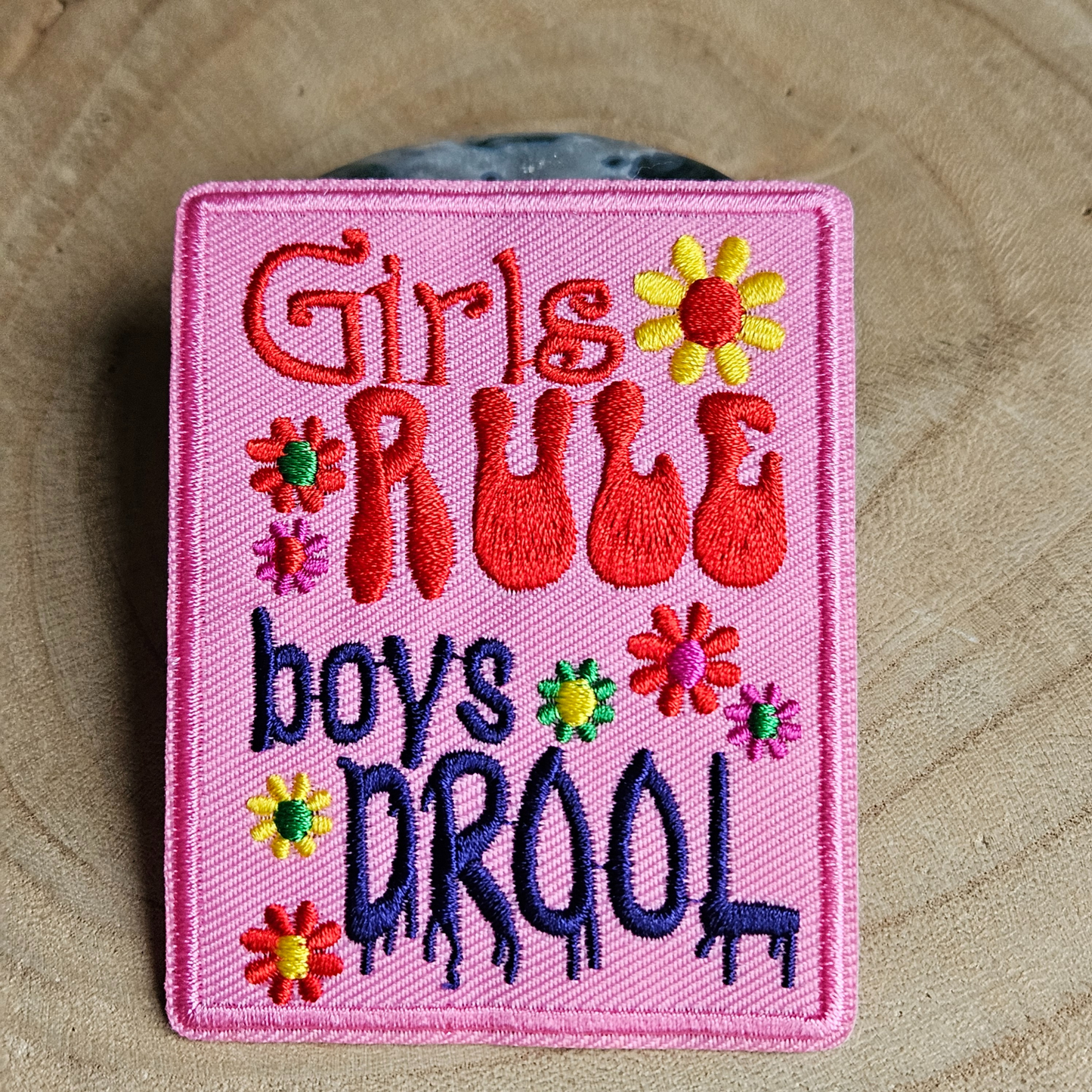 Strijk embleem  -  Iron on Patch - Girls rule, boys drool