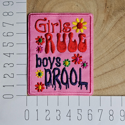 Strijk embleem  -  Iron on Patch - Girls rule, boys drool