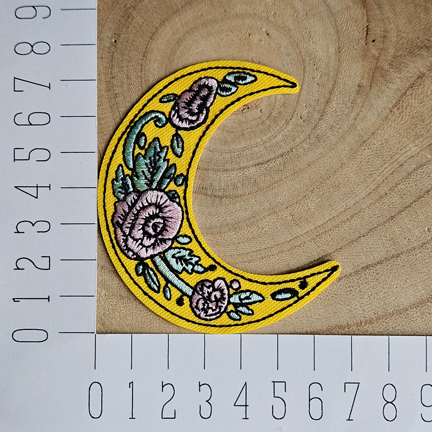 Strijk embleem  -  Iron on Patch - Maan met bloemen