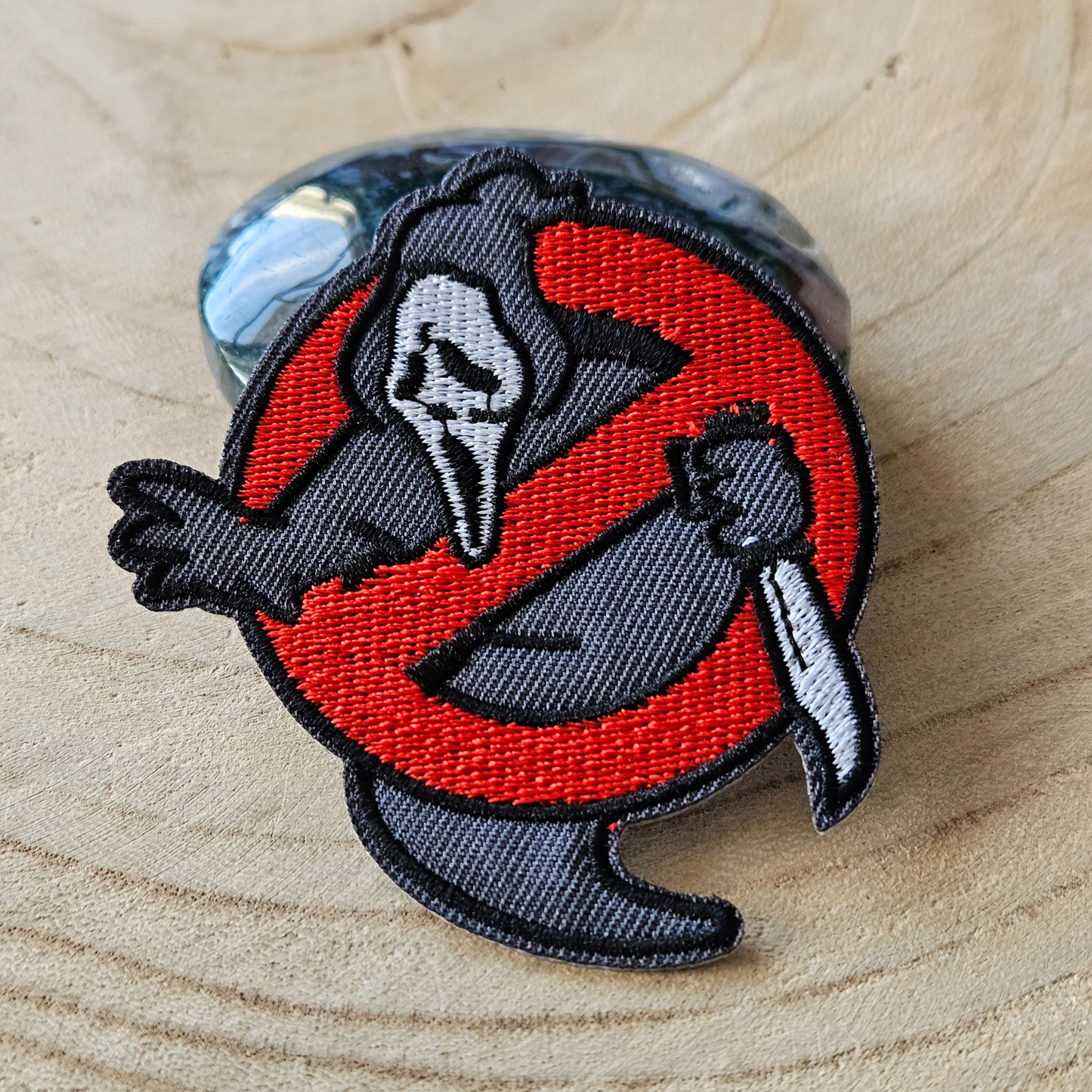 Strijk embleem  -  Iron on Patch - Spook in verbod teken