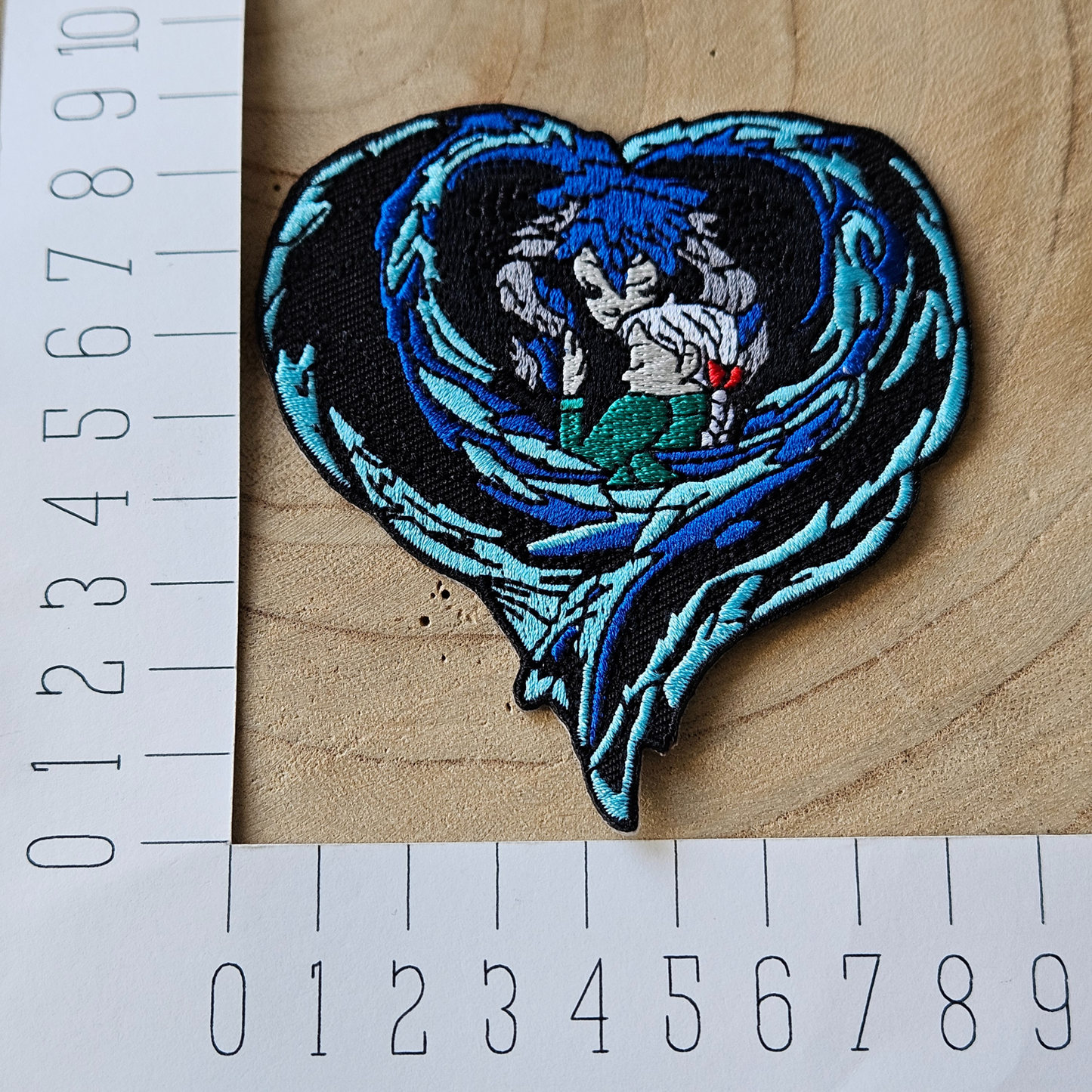 Strijk embleem  -  Iron on Patch - Meisje in blauw hart