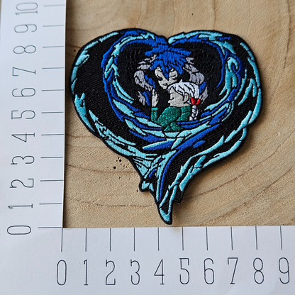 Strijk embleem  -  Iron on Patch - Meisje in blauw hart