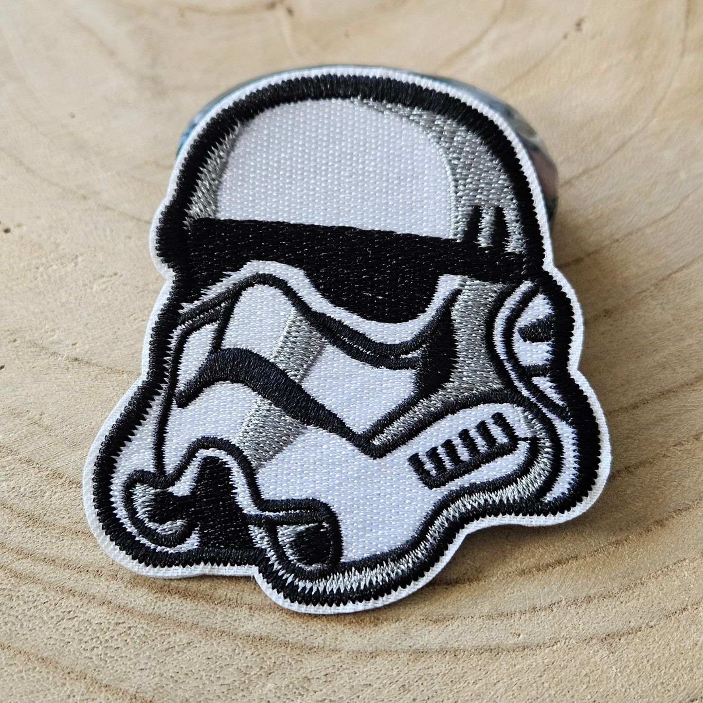 Strijk embleem  -  Iron on Patch - Masker wit