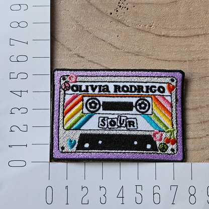 Strijk embleem  -  Iron on Patch - Cassette bandje Olivia rodrigo