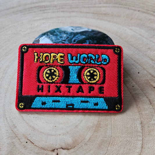 Strijk embleem  -  Iron on Patch - Cassette bandje hope world