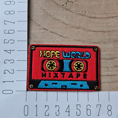 Strijk embleem  -  Iron on Patch - Cassette bandje hope world