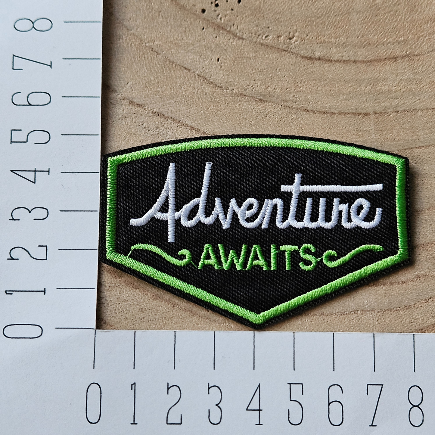 Strijk embleem  -  Iron on Patch - Adventure awaits