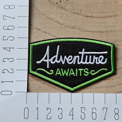 Strijk embleem  -  Iron on Patch - Adventure awaits