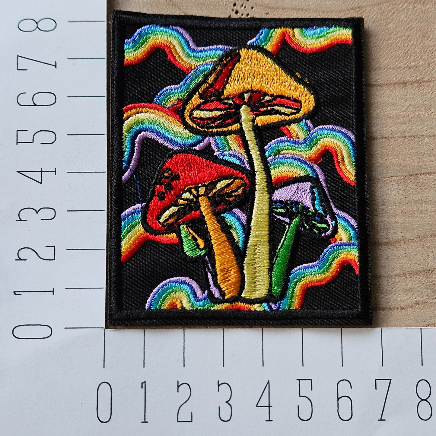 Strijk embleem  -  Iron on Patch - Paddenstoelen regenboog