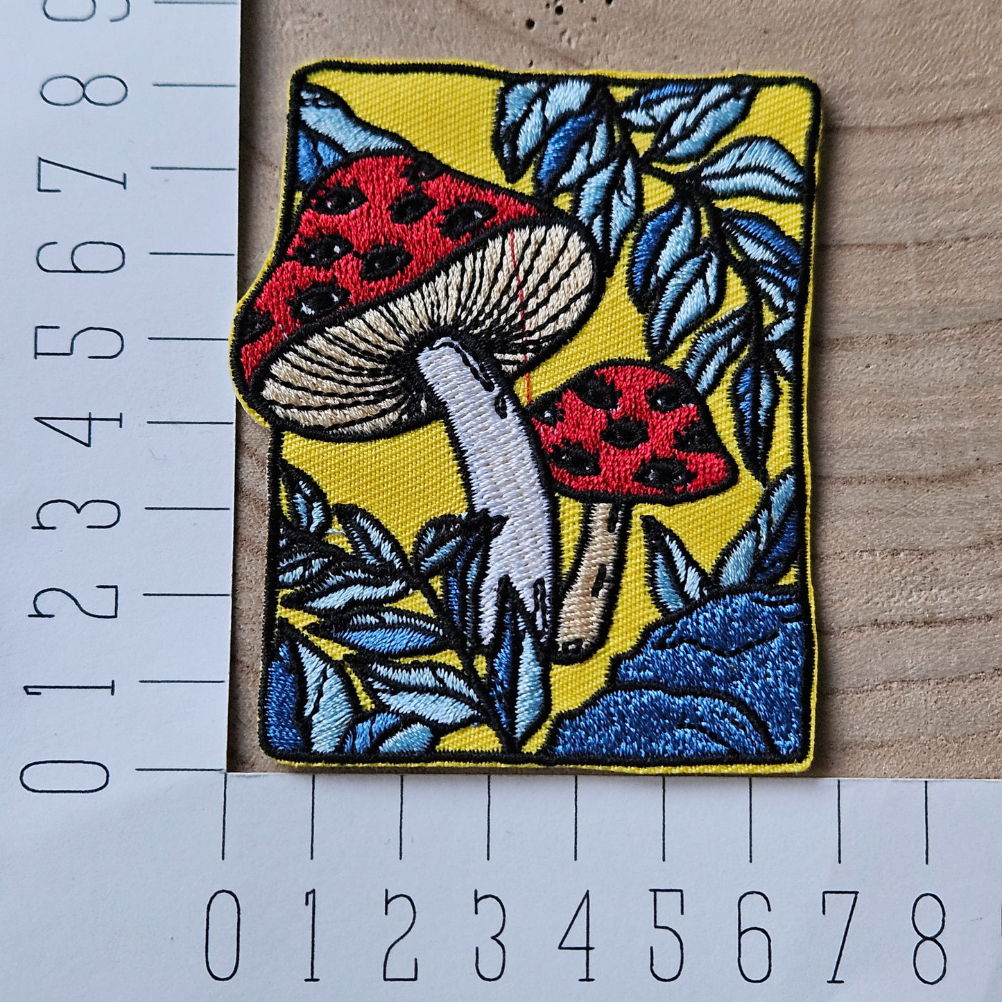 Strijk embleem  -  Iron on Patch - Paddenstoelen