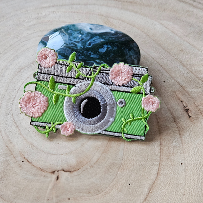 Strijk embleem  -  Iron on Patch - Camera groen met bloemen