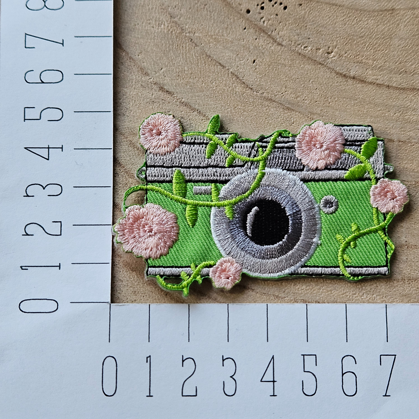 Strijk embleem  -  Iron on Patch - Camera groen met bloemen